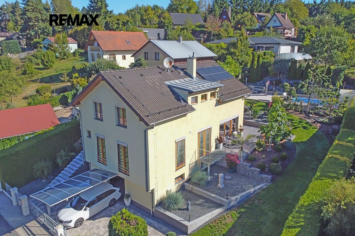 Prodej rodinného domu 215 m², pozemek 835 m² – fotografie 3
