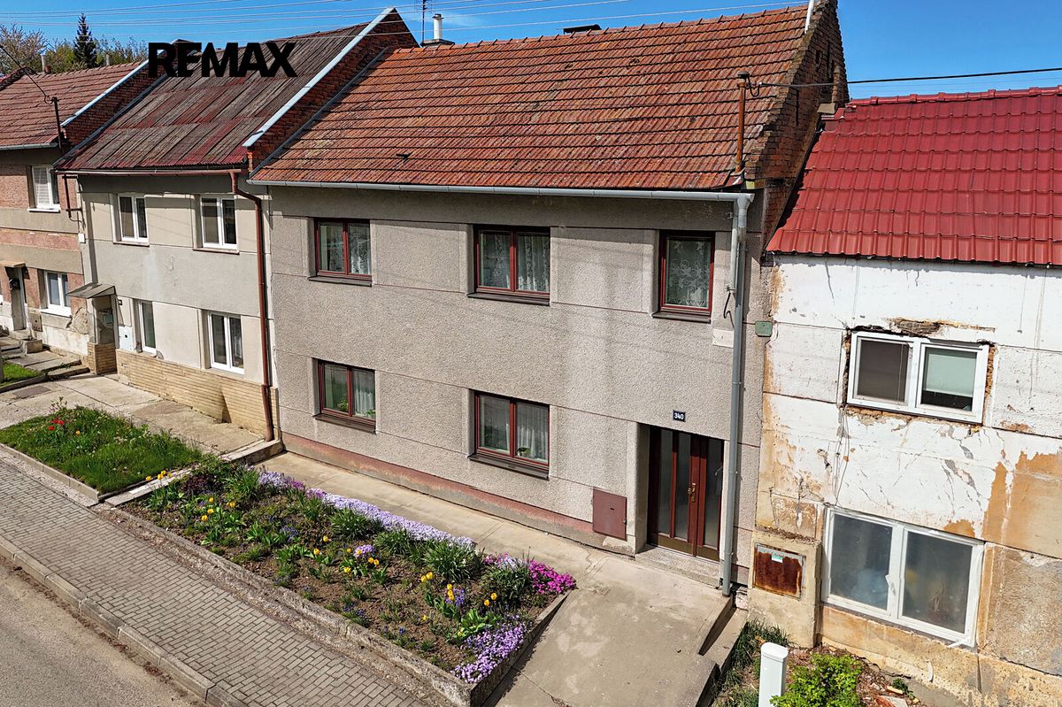 Prodej vícegeneračního domu 180 m², pozemek 710 m² – fotografie 2