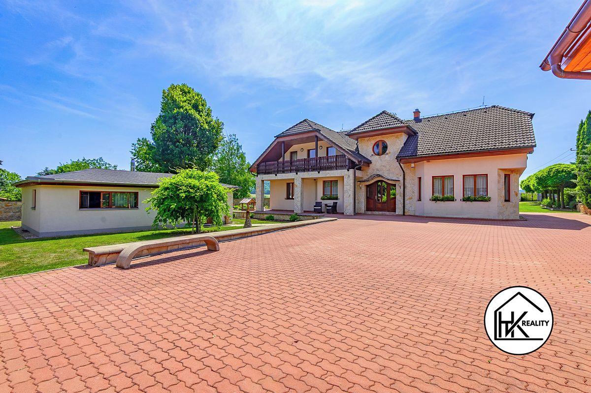 Prodej rodinného domu 300 m², pozemek 3840 m²