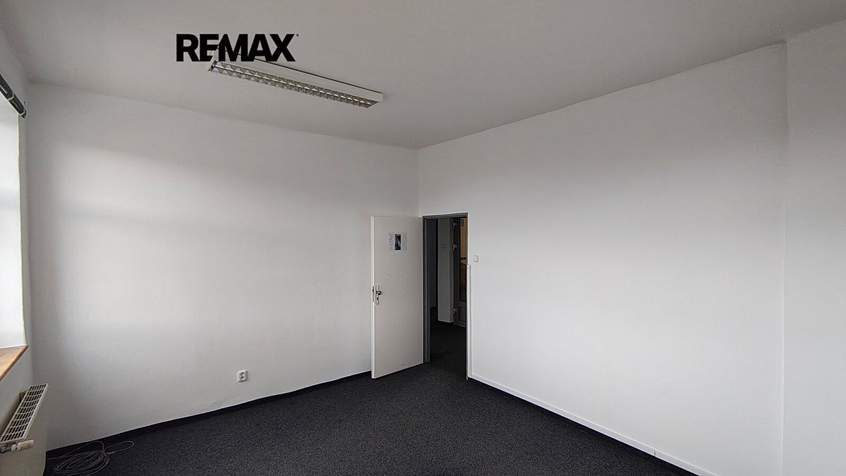 Pronájem kanceláře 256 m² – fotografie 5