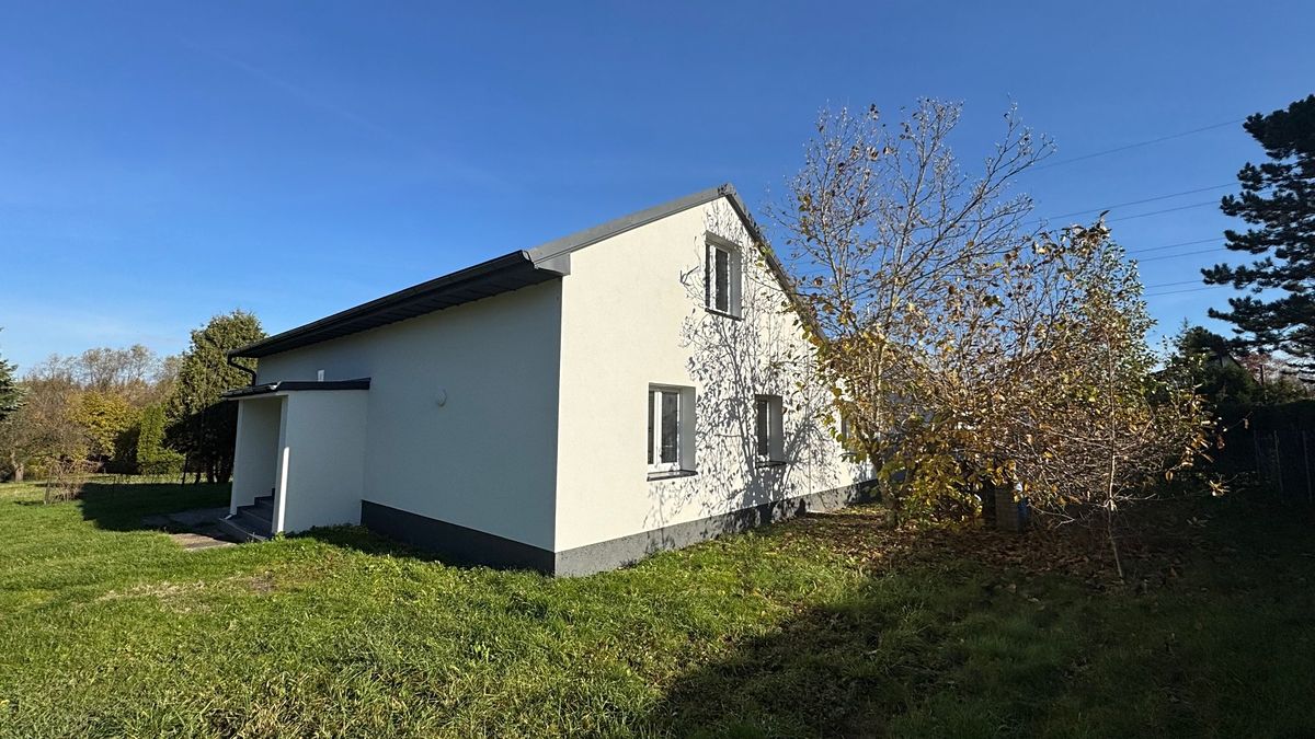 Prodej rodinného domu 140 m², pozemek 800 m² – fotografie 2