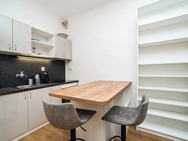 Pronájem bytu 1+kk 32 m², Praha – náhled fotky 2