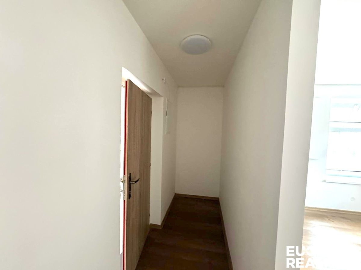 Pronájem bytu 1+kk 35 m² – fotografie 2