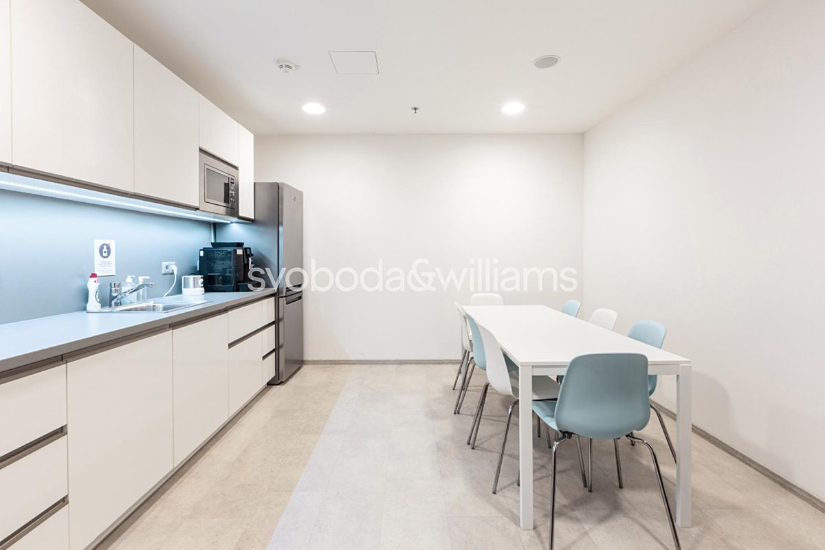 Pronájem kanceláře 436 m² – fotografie 4