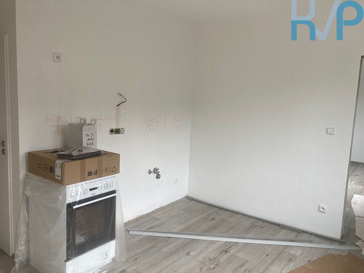 Pronájem bytu 2+kk 37 m² – fotografie 2
