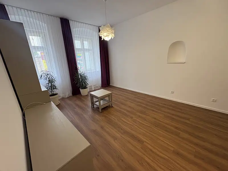 Pronájem bytu 3+1 71 m², Jičín – náhled fotky 2