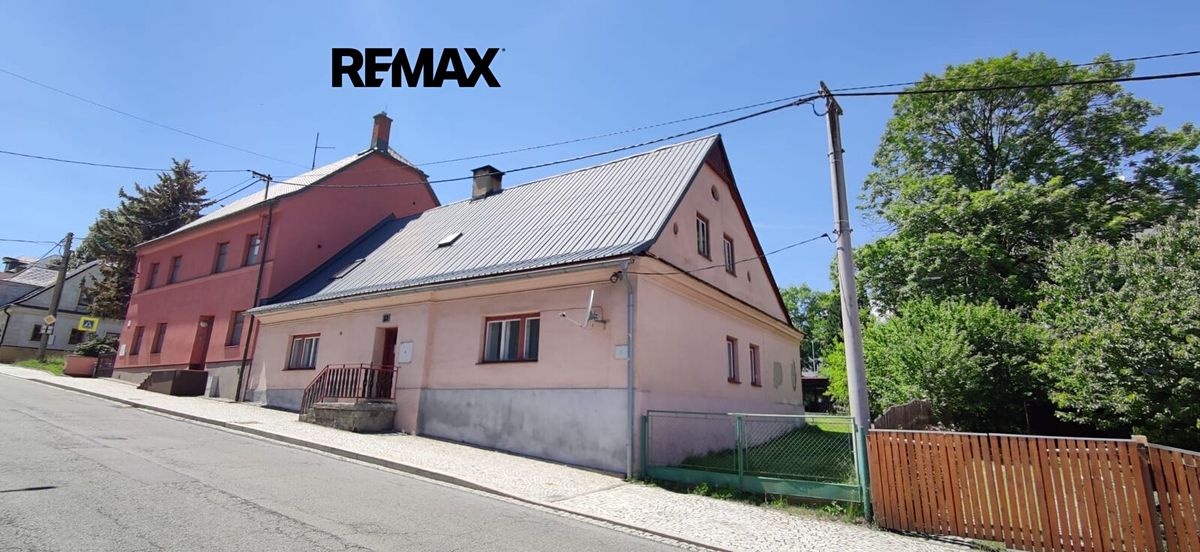 Prodej rodinného domu 220 m², pozemek 726 m²