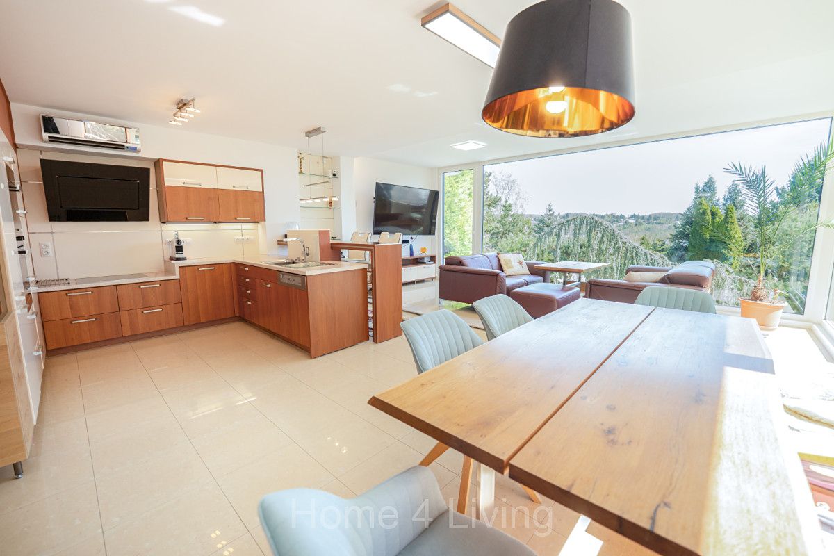 Prodej vícegeneračního domu 300 m², pozemek 2878 m²