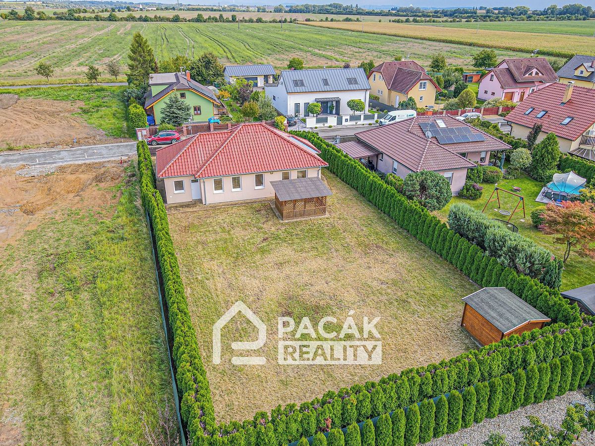 Prodej rodinného domu 130 m², pozemek 925 m² – fotografie 3