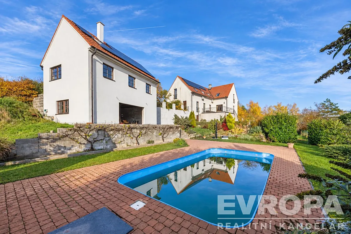 Prodej rodinného domu 350 m², pozemek 3497 m²