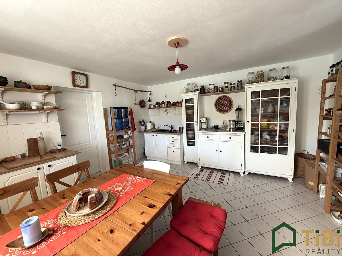 Prodej rodinného domu 200 m², pozemek 3560 m² – fotografie 4
