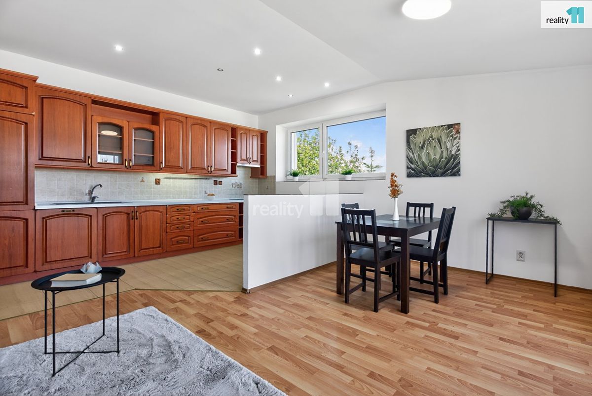 Pronájem bytu 2+kk 58 m² – fotografie 3