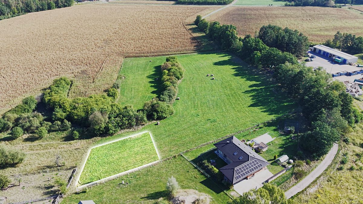 Prodej stavebního pozemku 3829 m² – fotografie 2