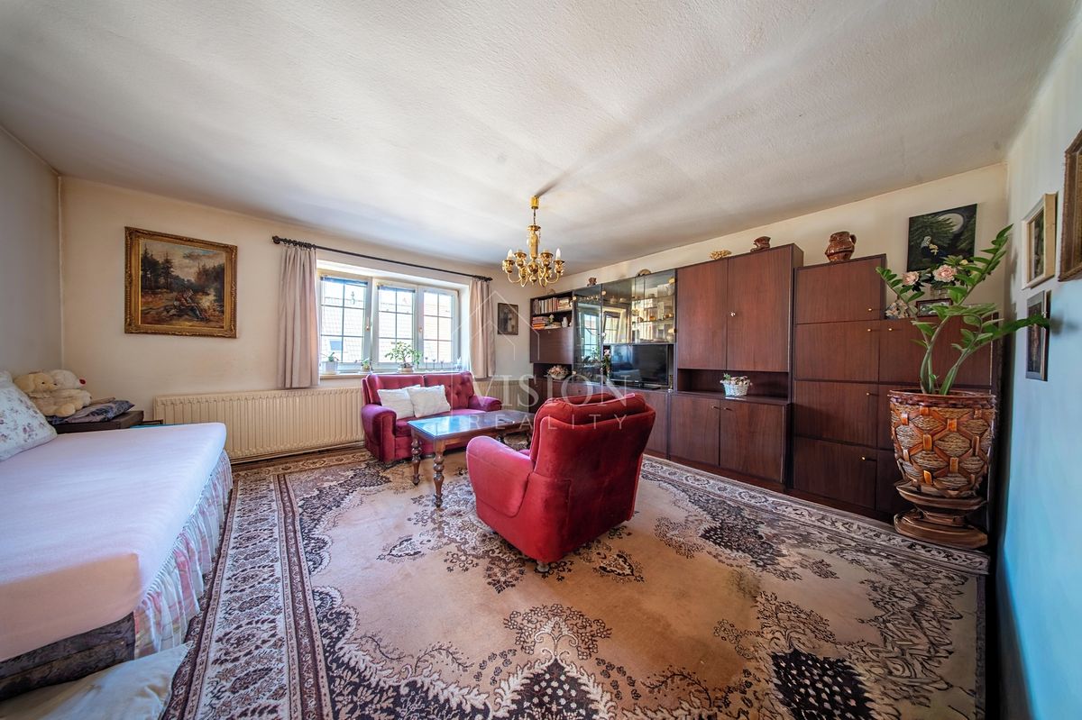 Prodej rodinného domu 260 m², pozemek 151 m² – fotografie 4