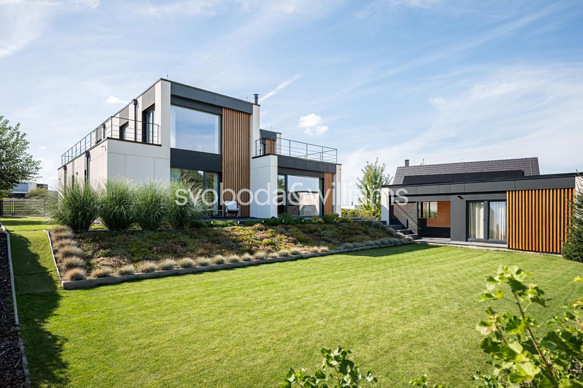 Prodej rodinného domu 225 m², pozemek 933 m² – fotografie 4