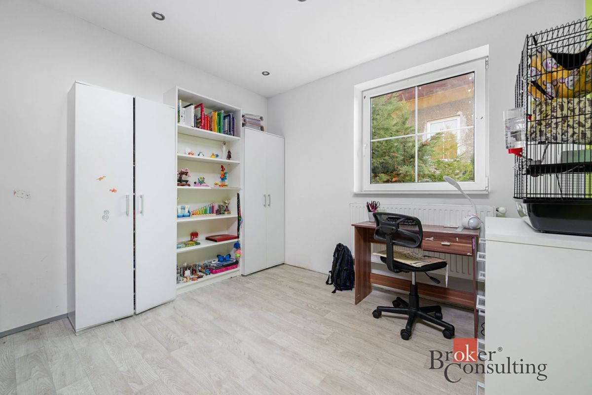 Prodej rodinného domu 335 m², pozemek 563 m² – fotografie 4