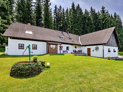 Prodej rodinného domu 303 m², pozemek 27142 m²