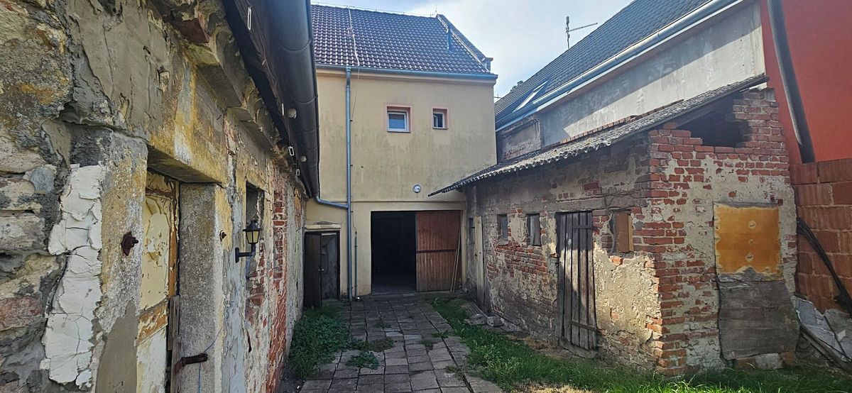 Prodej rodinného domu 338 m², pozemek 708 m² – fotografie 3