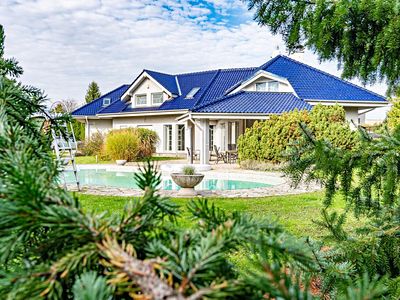 Prodej rodinného domu 454 m², pozemek 1837 m²