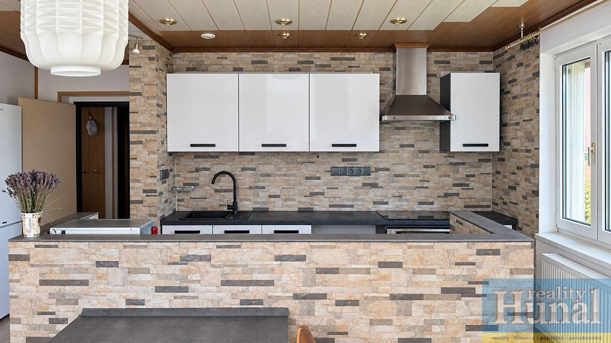 Prodej rodinného domu 222 m², pozemek 1232 m² – fotografie 4