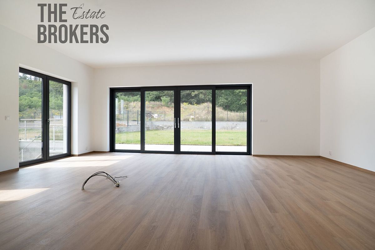 Prodej rodinného domu 306 m², pozemek 968 m² – fotografie 3
