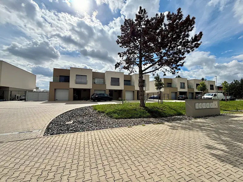 Prodej rodinného domu 135 m², pozemek 290 m², Praha – náhled fotky 1