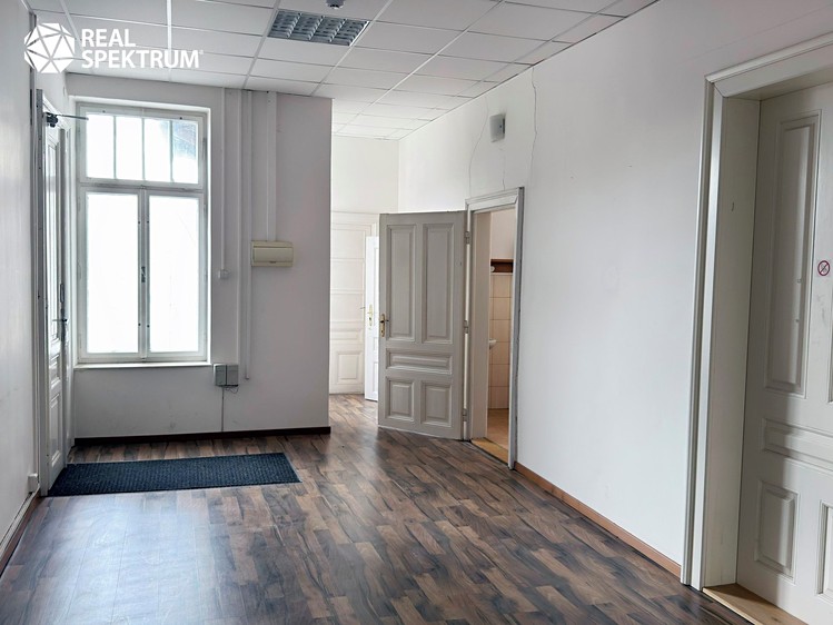 Комерційне приміщення на продаж, 1 790 м² (14 з 41)