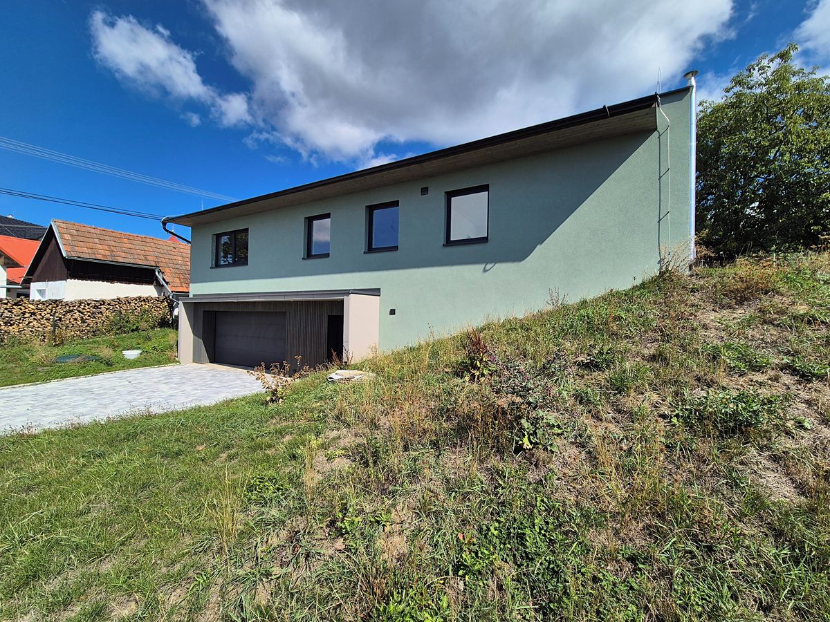 Prodej rodinného domu 206 m², pozemek 1553 m² – fotografie 3