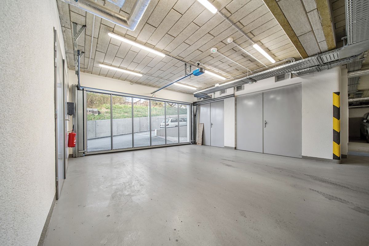 Pronájem garážového stání 14 m² – fotografie 3