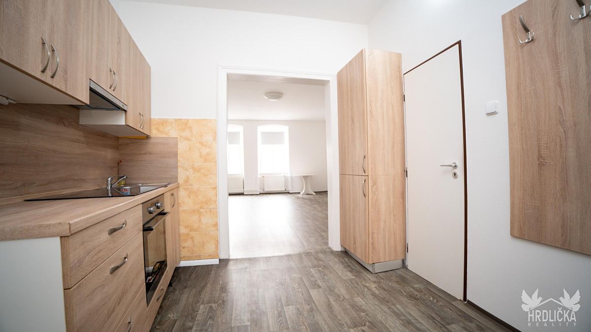 Pronájem bytu 1+kk 30 m² – fotografie 3