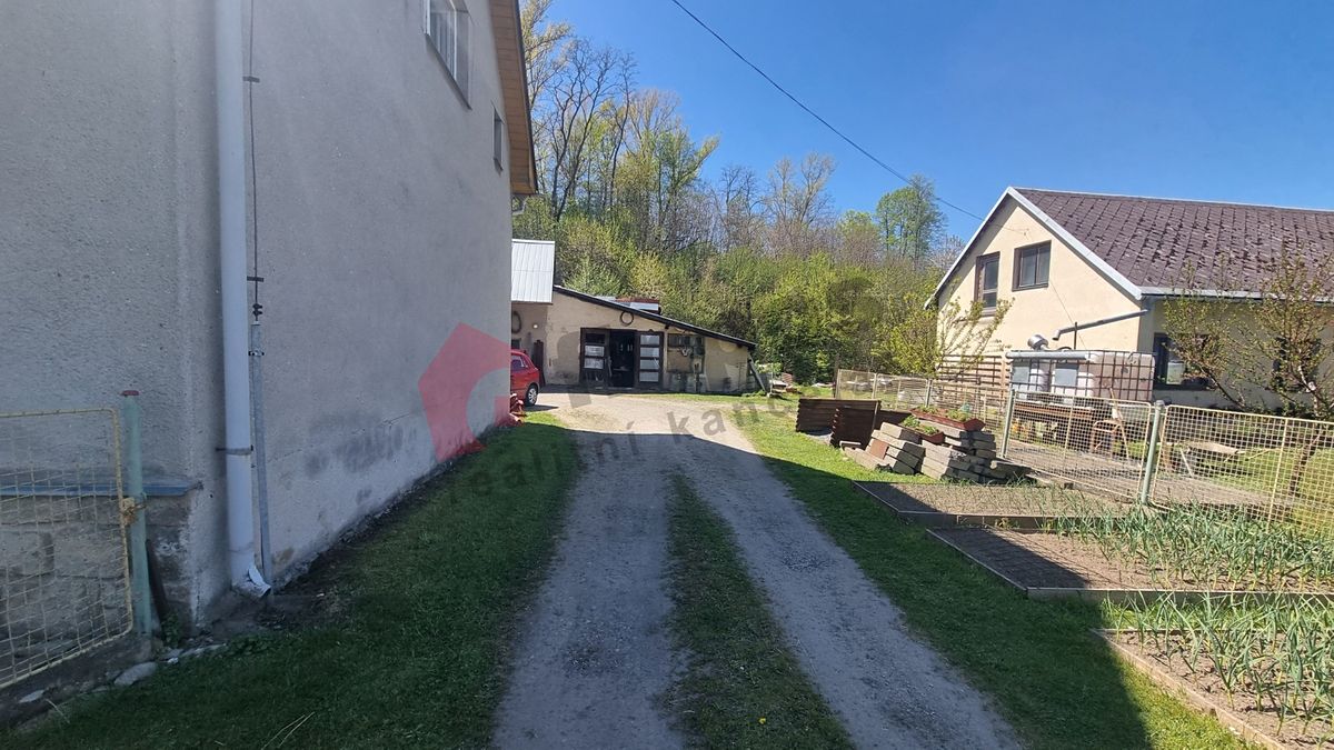 Prodej rodinného domu 200 m², pozemek 1092 m² – fotografie 4