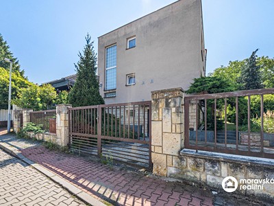 Prodej  rodinného domu 210 m², pozemek 1 048 m²