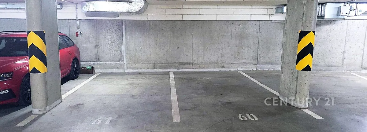 Pronájem garážového stání 14 m²