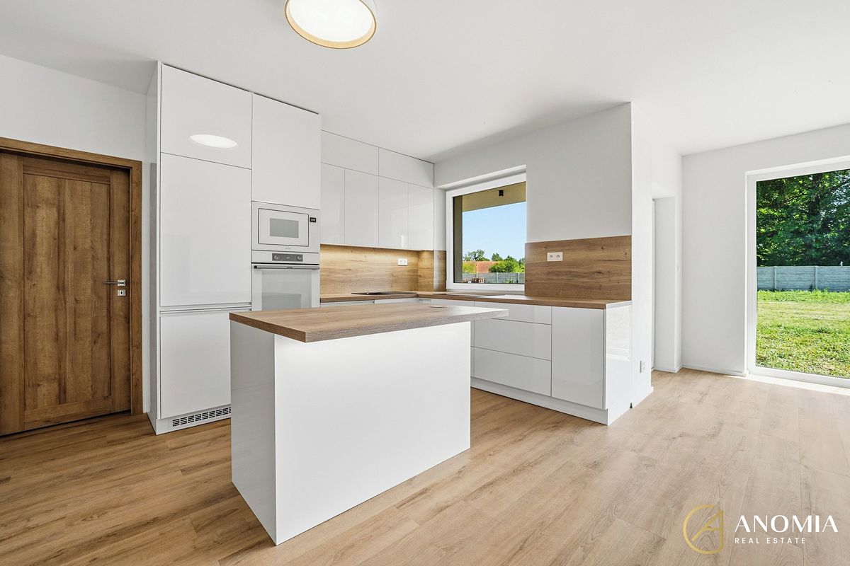 Prodej rodinného domu 189 m², pozemek 2124 m² – fotografie 3