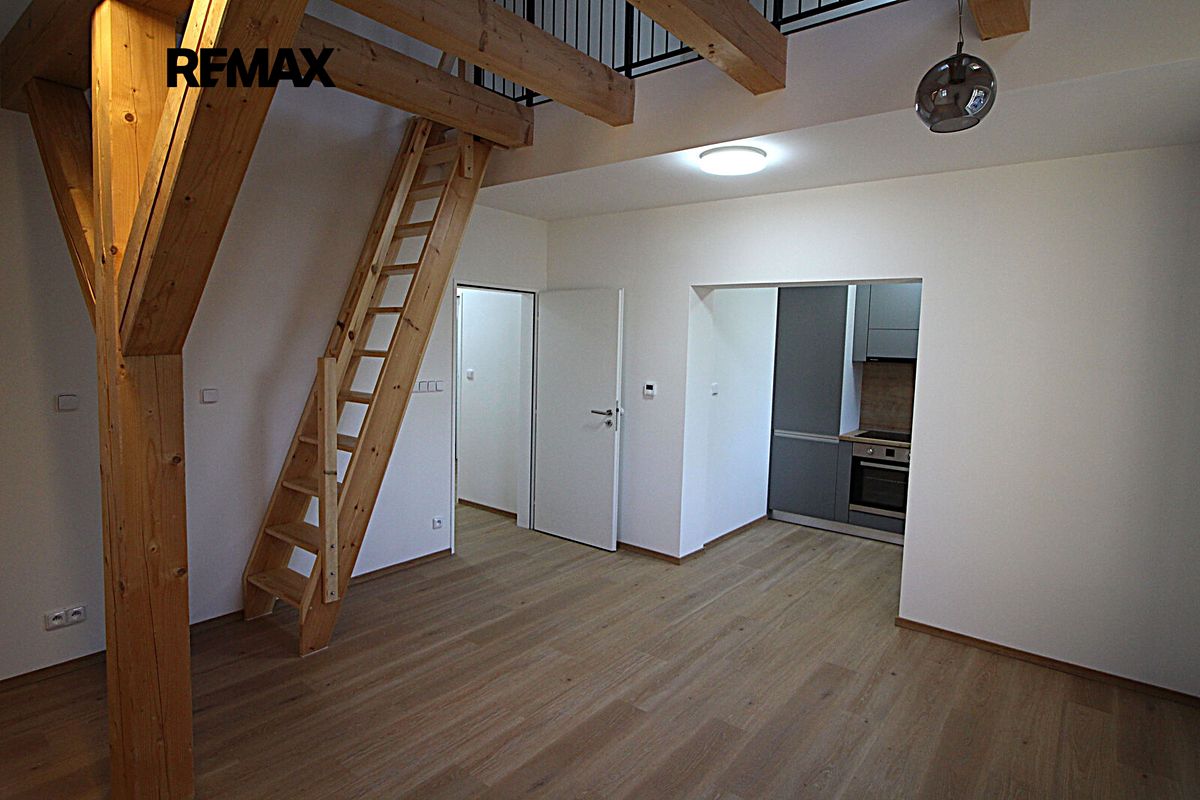 Pronájem bytu 2+kk 71 m² – fotografie 2