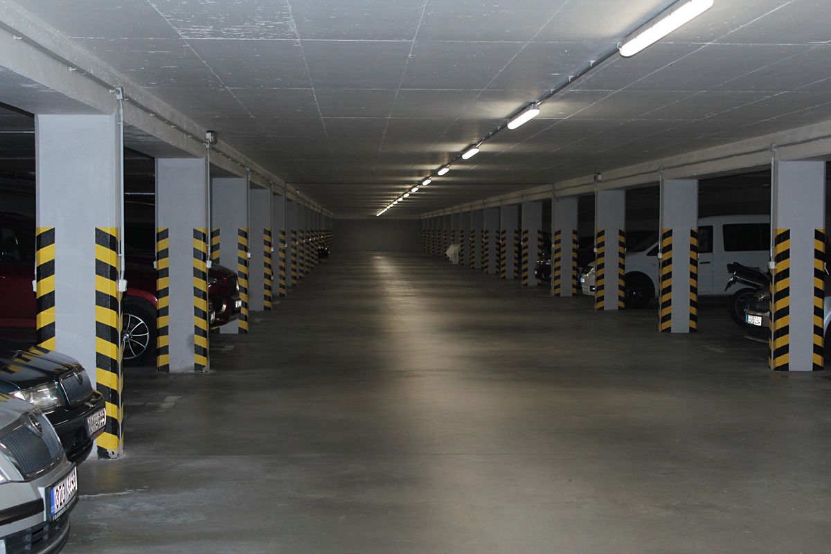 Pronájem garážového stání 20 m² – fotografie 3