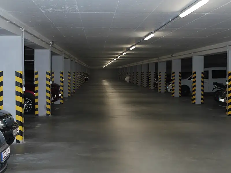Pronájem garážového stání 20 m², Zlín – náhled fotky 3