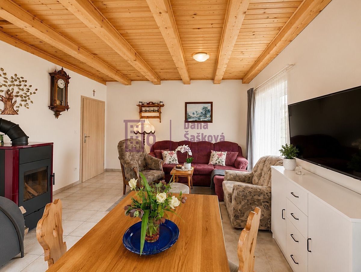 Prodej rodinného domu 109 m², pozemek 738 m² – fotografie 2