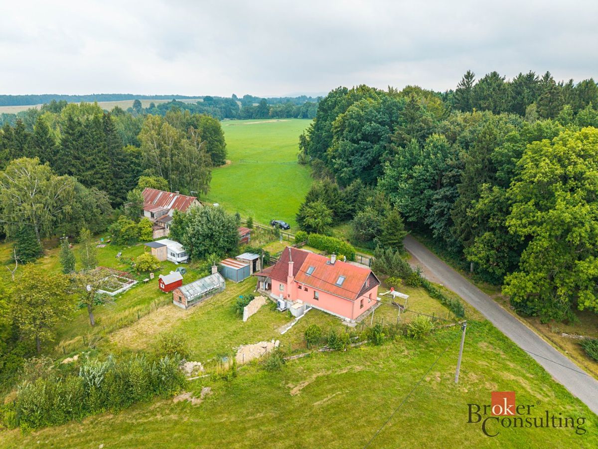 Prodej rodinného domu 135 m², pozemek 1115 m² – fotografie 2