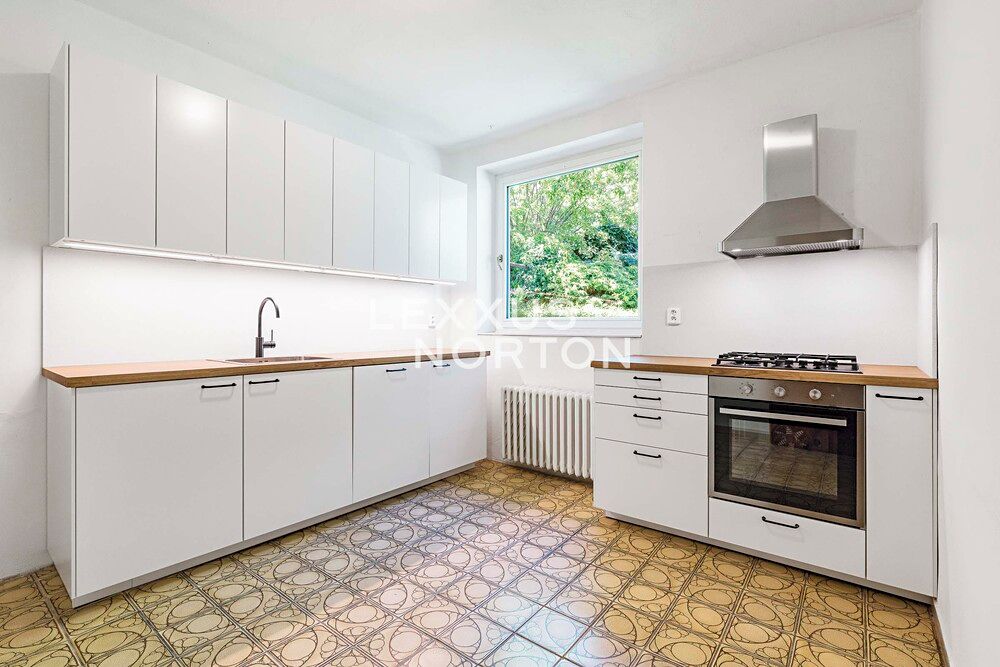 Pronájem rodinného domu 224 m², pozemek 858 m² – fotografie 2