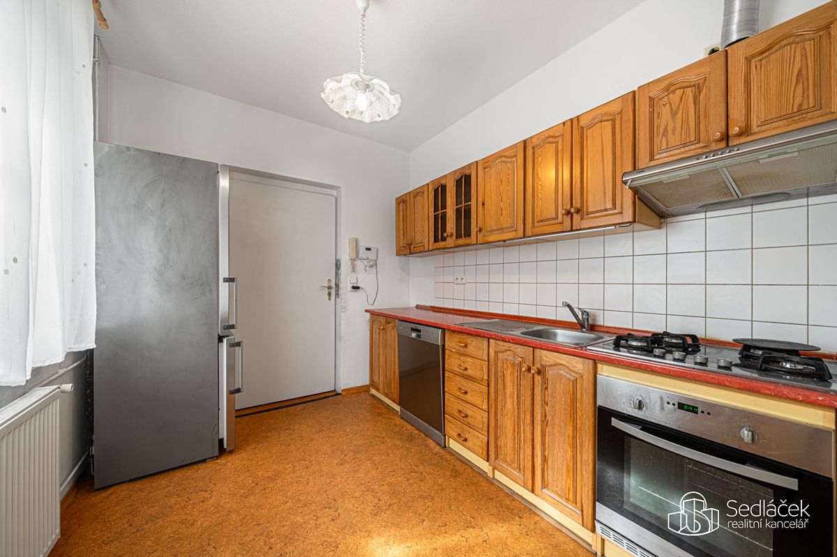 Prodej vícegeneračního domu 260 m², pozemek 129 m² – fotografie 3