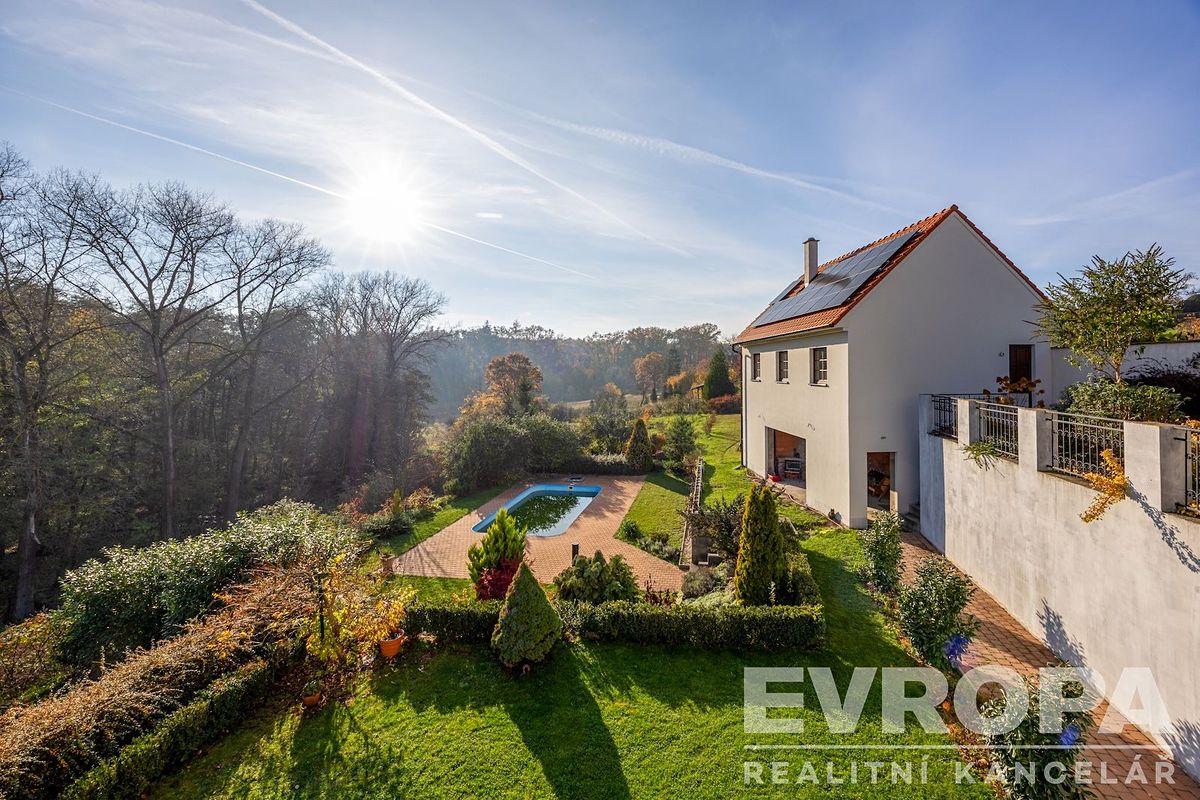 Prodej rodinného domu 350 m², pozemek 3497 m² – fotografie 2