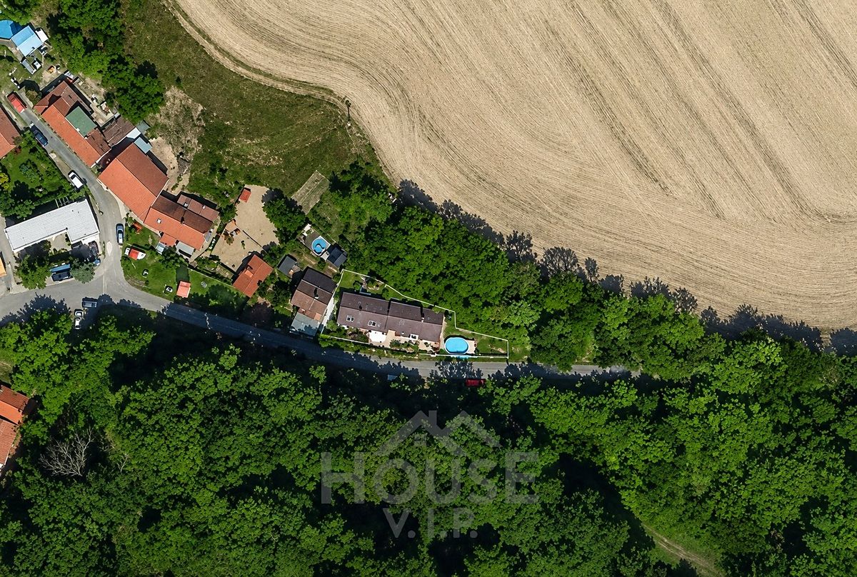 Prodej rodinného domu 206 m², pozemek 420 m² – fotografie 2