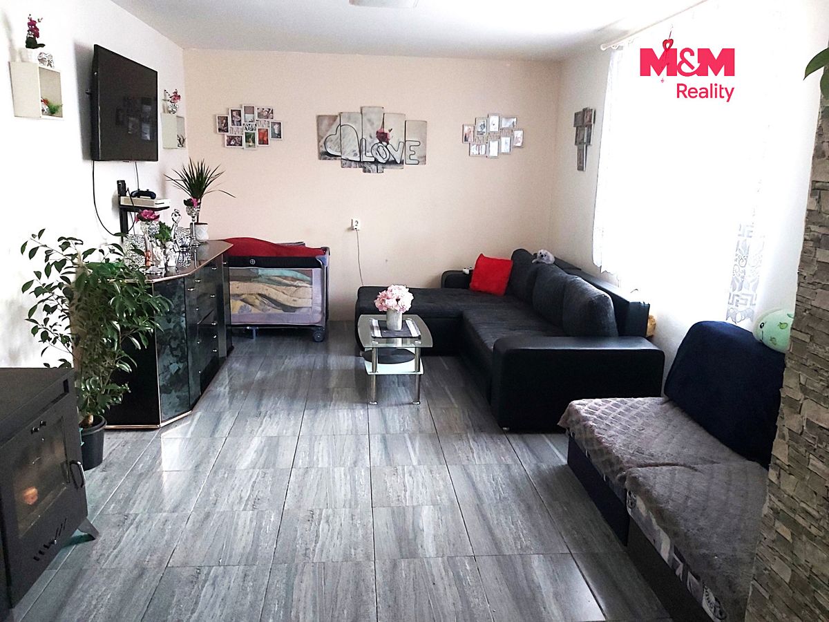 Prodej rodinného domu 150 m², pozemek 884 m² – fotografie 2