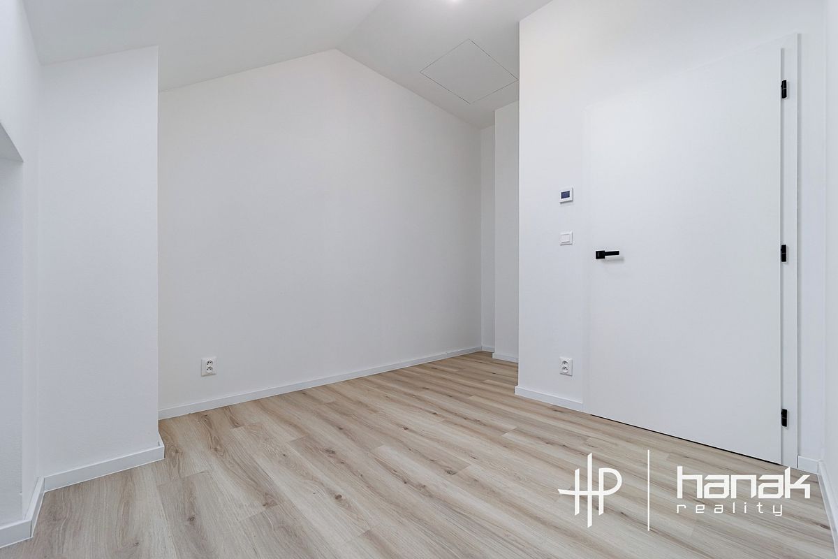 Pronájem bytu 3+kk 85 m² – fotografie 4