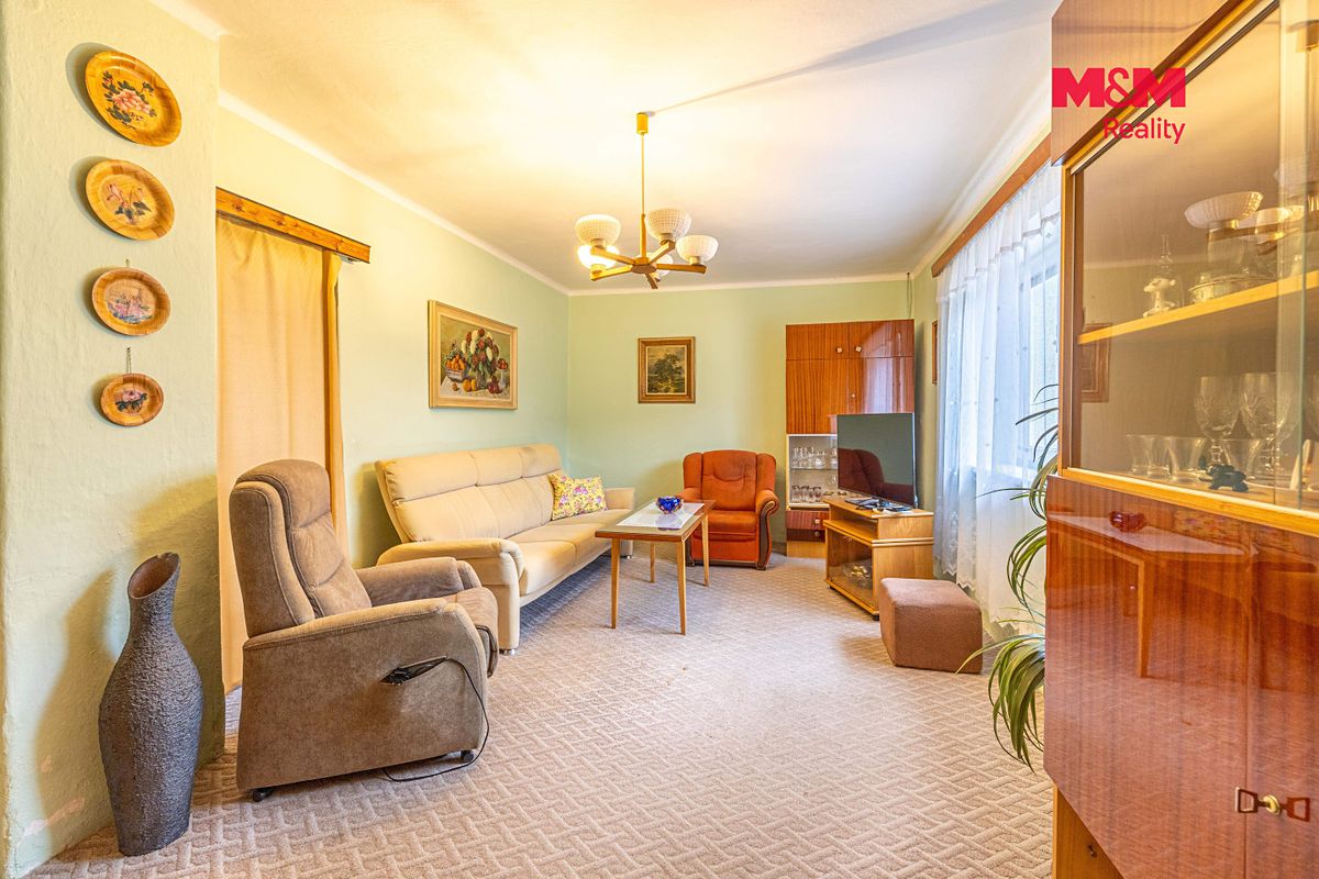 Prodej rodinného domu 174 m², pozemek 732 m² – fotografie 3