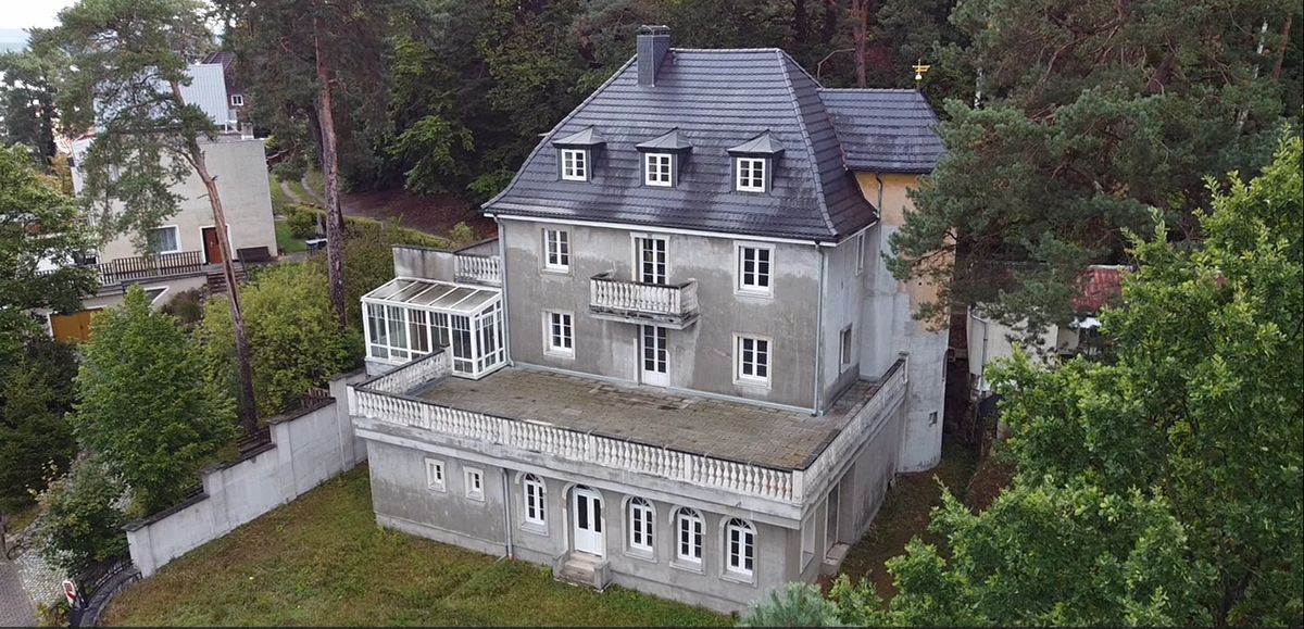 Prodej vily 350 m², pozemek 890 m² – fotografie 2