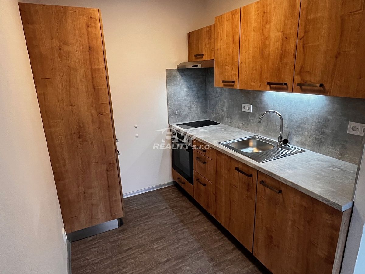 Pronájem bytu 1+kk 33 m² – fotografie 2