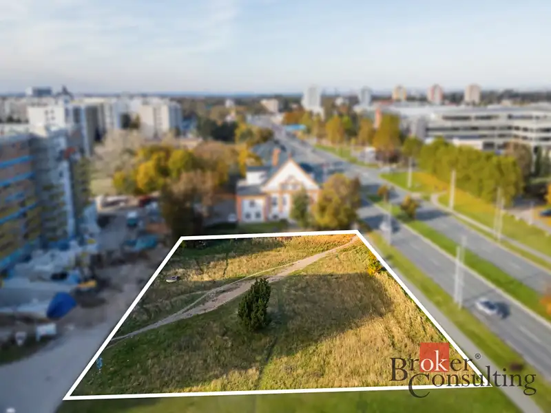 Pronájem komerčního pozemku 1698 m², Hradec Králové – náhled fotky 1