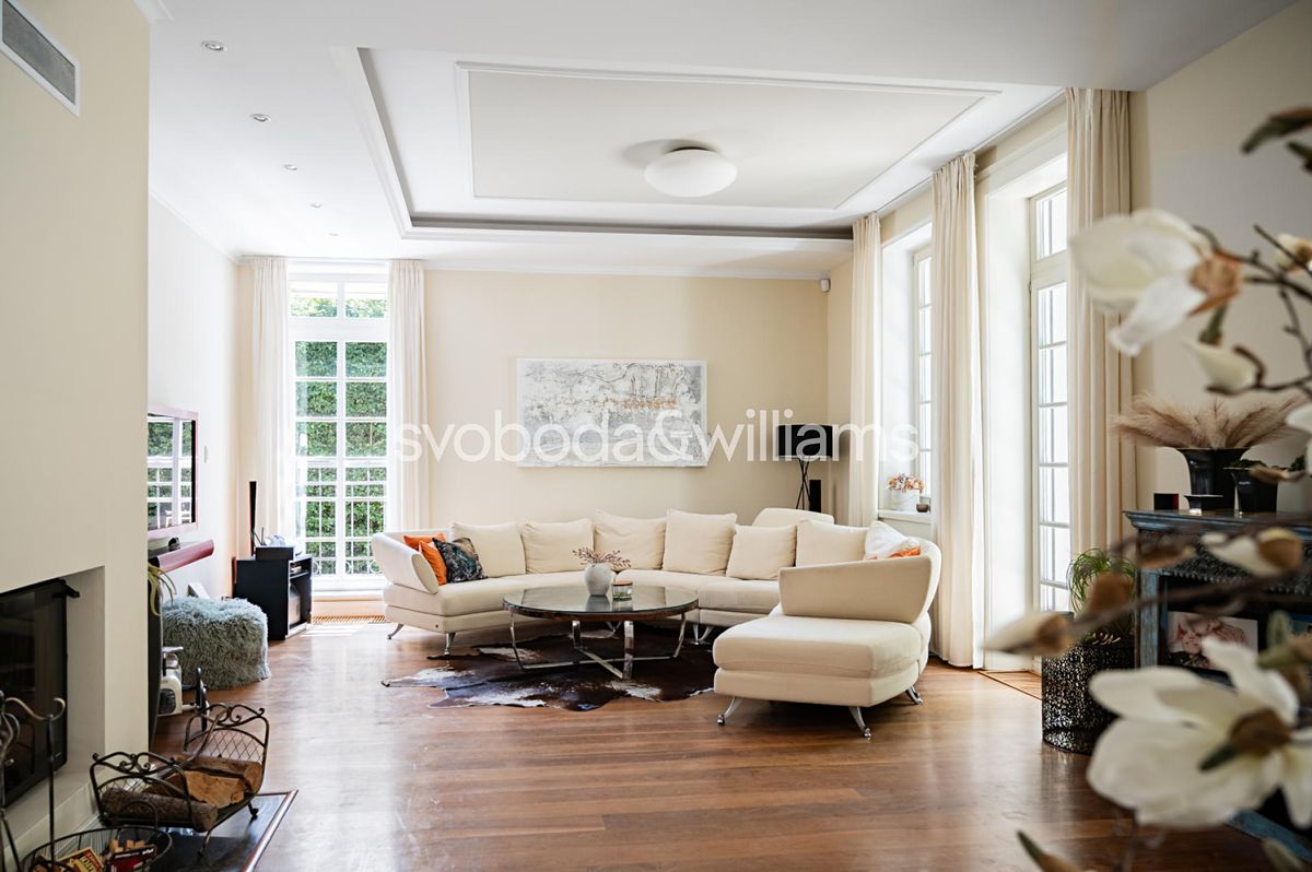 Prodej rodinného domu 459 m², pozemek 1067 m² – fotografie 4